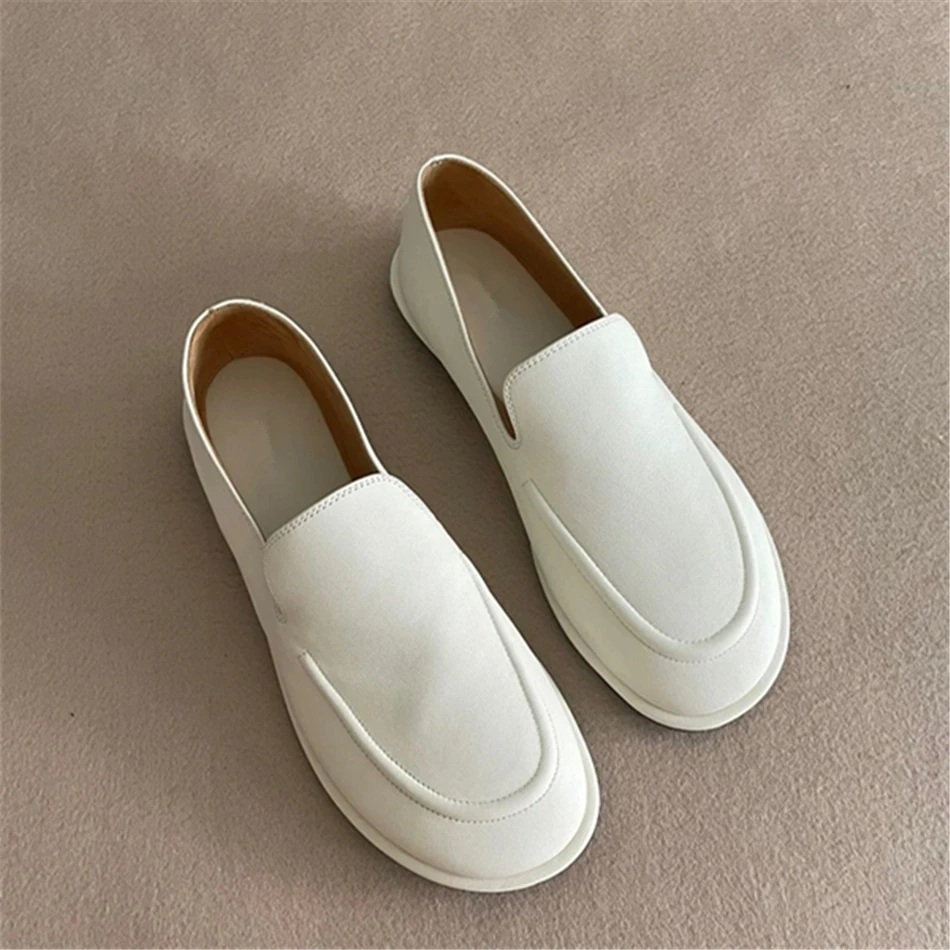 The* R CANAL Loafer For Women Super Soft Lightweight Sheep Leather Shoes 2024 New Solid Rubber Outsole Flat Shoes
The* R CANAL Loafer For Women Super Soft Lightweight Sheep Leather Shoes 2024 New Solid Rubber Outsole Flat Shoes