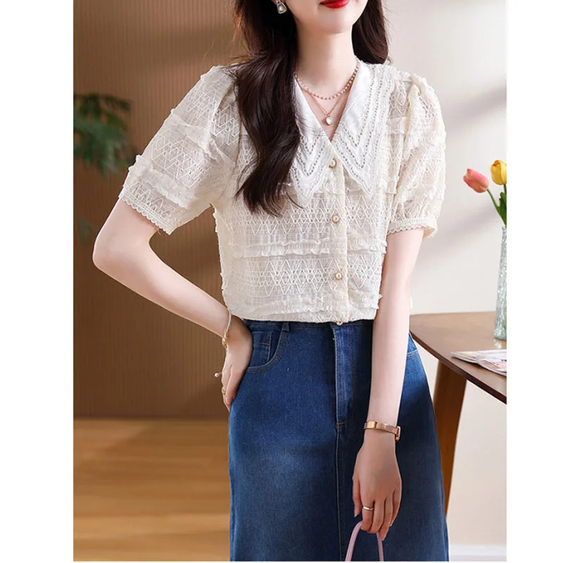 

2024 New Women's Summer Fashion Slim Fit Commuting Short Sleeved Solid Color Doll Neck Lace Jacquard Spliced Sweet Shirt Top