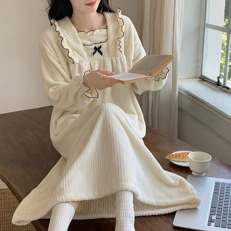 Флисовые оборки, женское платье для ночи, зимняя пижама в Корейском стиле, до колена, с бантом, домашняя одежда
Флисовые оборки, женское платье для ночи, зимняя пижама в Корейском стиле, до колена, с бантом, домашняя одежда