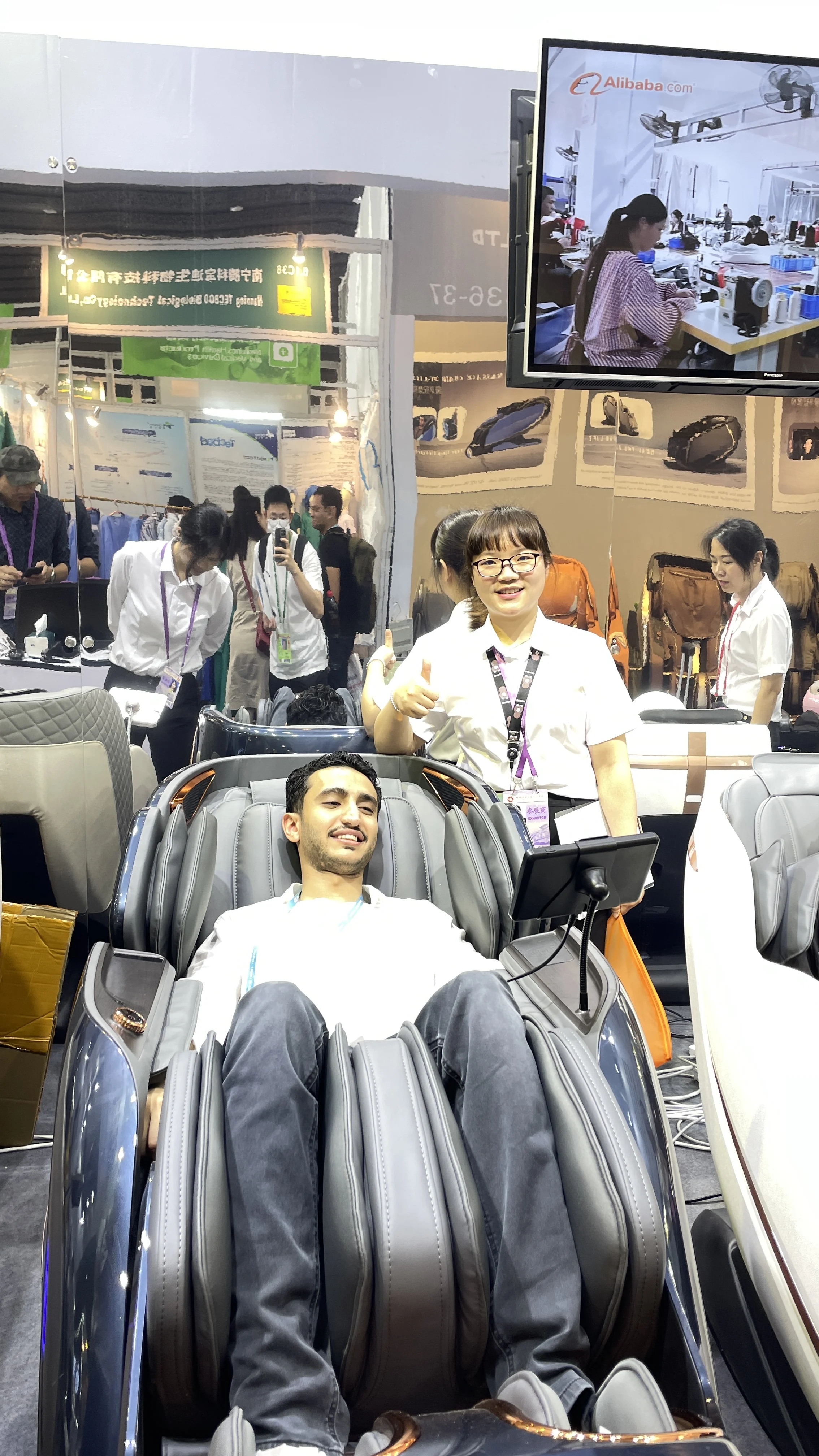 2024 Luxury Shiatsu Zero Gravity Massager Chair SL Track 4D Full Body Massager Chair Touch Massage Chair