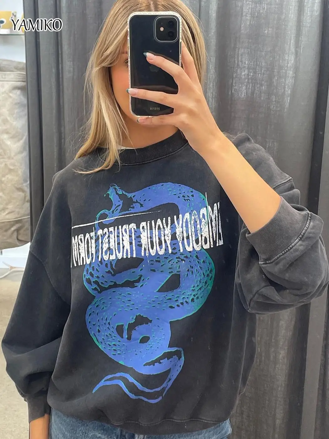 2024 Autumn Snake Letter Print Sweatshirts Women Cotton Loose Casual O Neck Long Sleeve Pullover Tops Retro Lady Sweatshirt Tops
2024 Autumn Snake Letter Print Sweatshirts Women Cotton Loose Casual O Neck Long Sleeve Pullover Tops Retro Lady Sweatshirt Tops
