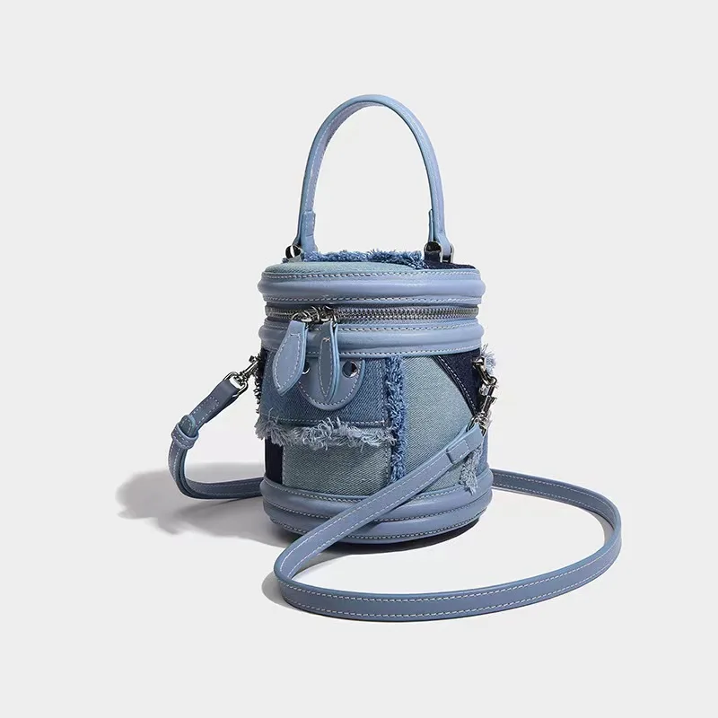 2024 New Niche Designer Luxury Retro Denim Splicing Bucket Bag Exquisite Versatile Handbag High-end Casual Simple Shoulder Bag
2024 New Niche Designer Luxury Retro Denim Splicing Bucket Bag Exquisite Versatile Handbag High-end Casual Simple Shoulder Bag