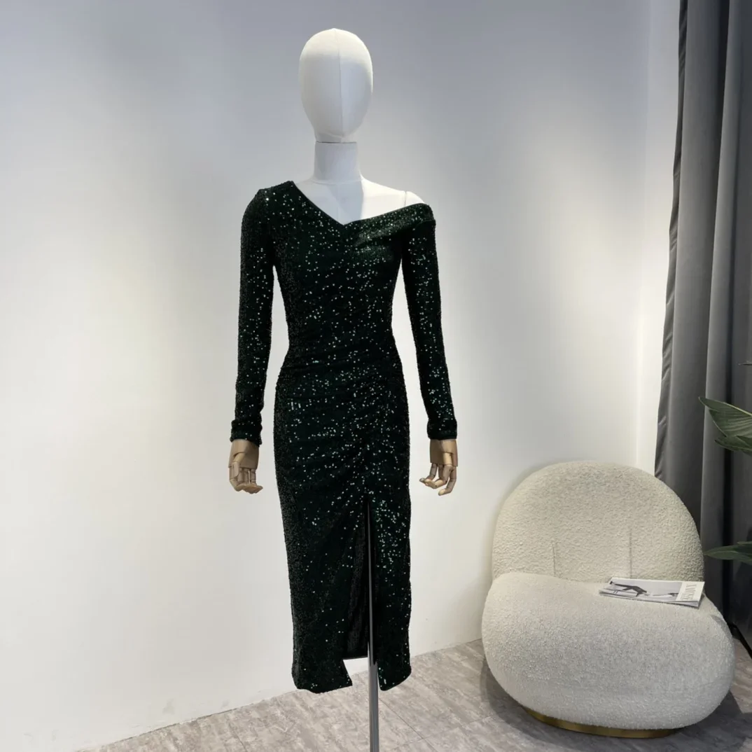 2022 Autumn Winter Top Quality Light Luxury One Side Dropped Shoulder Split Vintage Dark Green Sequin Midi Dress for Women
2022 Autumn Winter Top Quality Light Luxury One Side Dropped Shoulder Split Vintage Dark Green Sequin Midi Dress for Women