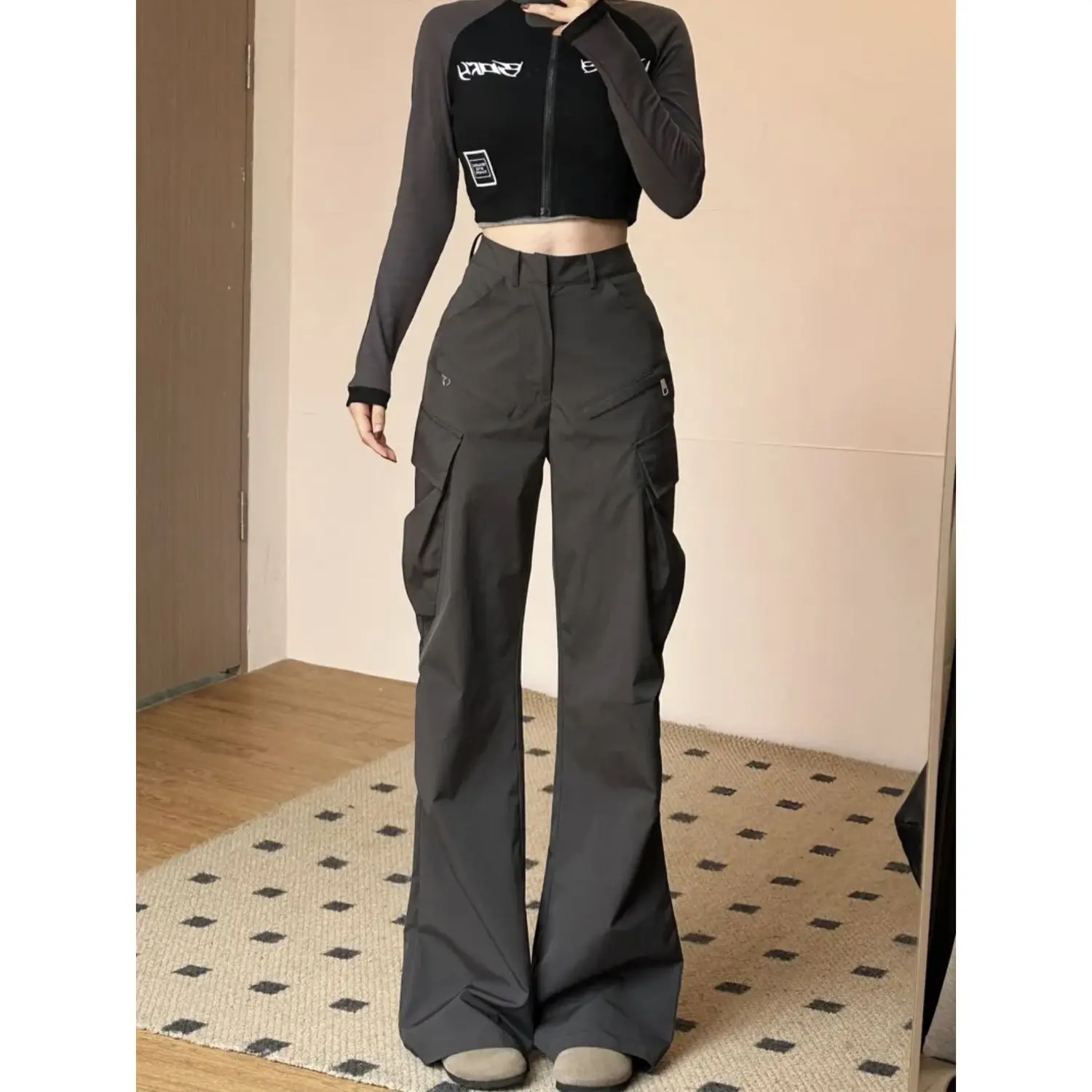American sweet and cool high-waist slim straight overalls for small women spring and summer new design niche casual pants trend
American sweet and cool high-waist slim straight overalls for small women spring and summer new design niche casual pants trend