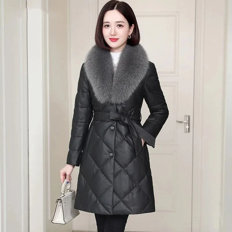 2023 Winter Fashion Leather Down Cotton-Padded Jacket Female Medium Long Loose Fur Fur Collar Fur PU Leather Padded Coat
2023 Winter Fashion Leather Down Cotton-Padded Jacket Female Medium Long Loose Fur Fur Collar Fur PU Leather Padded Coat