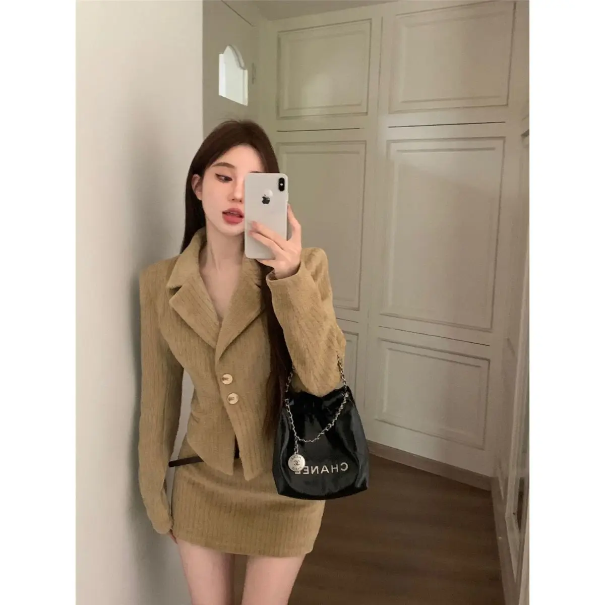 Fashion Suit Blazer Collar Long Sleeve Jacket Women’s Spring Autumn High Waist Hip Skirt Short Skirt Korean Two-piece Set New
Fashion Suit Blazer Collar Long Sleeve Jacket Women’s Spring Autumn High Waist Hip Skirt Short Skirt Korean Two-piece Set New