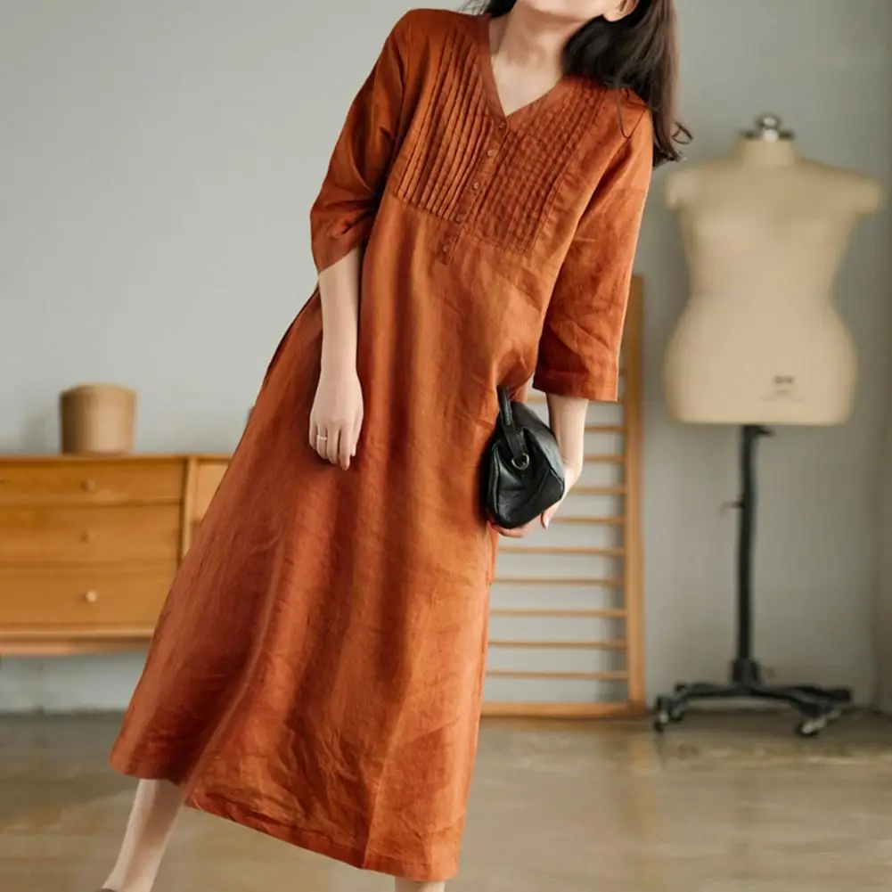 Платье женское Плиссированное средней длины с V-образным вырезом и боковыми карманами
Платье женское Плиссированное средней длины с V-образным вырезом и боковыми карманами