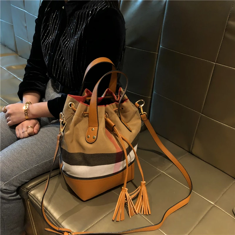 Fashionable Plaid Women Bag Luxury Canvas Barrel Bucket One Shoulder Crossbody Bag Female Designer Purses And Handbag Pouch 2024
Fashionable Plaid Women Bag Luxury Canvas Barrel Bucket One Shoulder Crossbody Bag Female Designer Purses And Handbag Pouch 2024