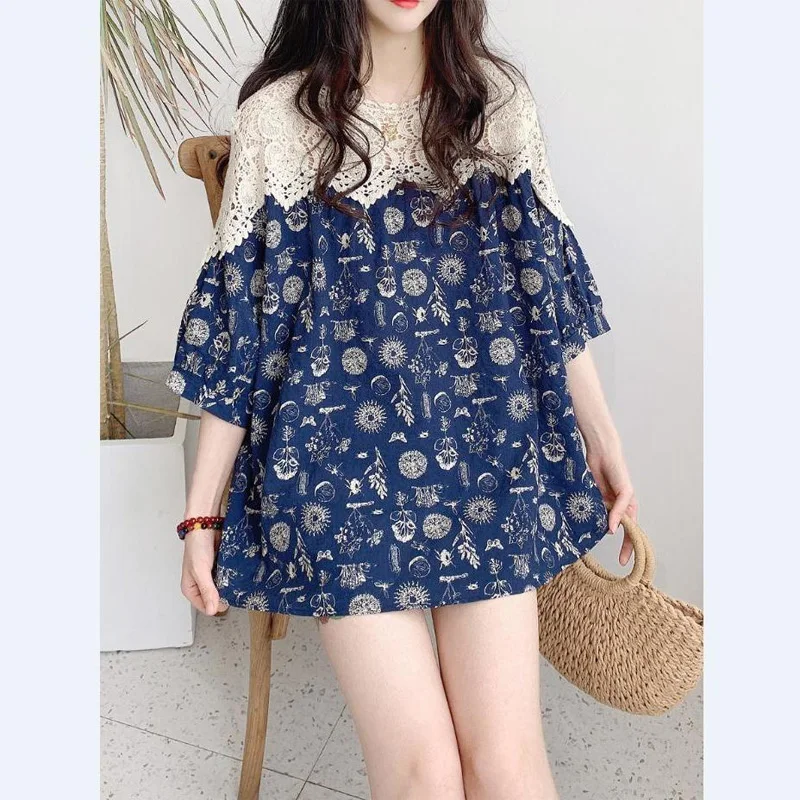 

2023 New Summer Fashion Lace Round Neck Art Retro Hollow Out Splice Fragmented Flowers Casual Loose Oversize Doll T-Shirt