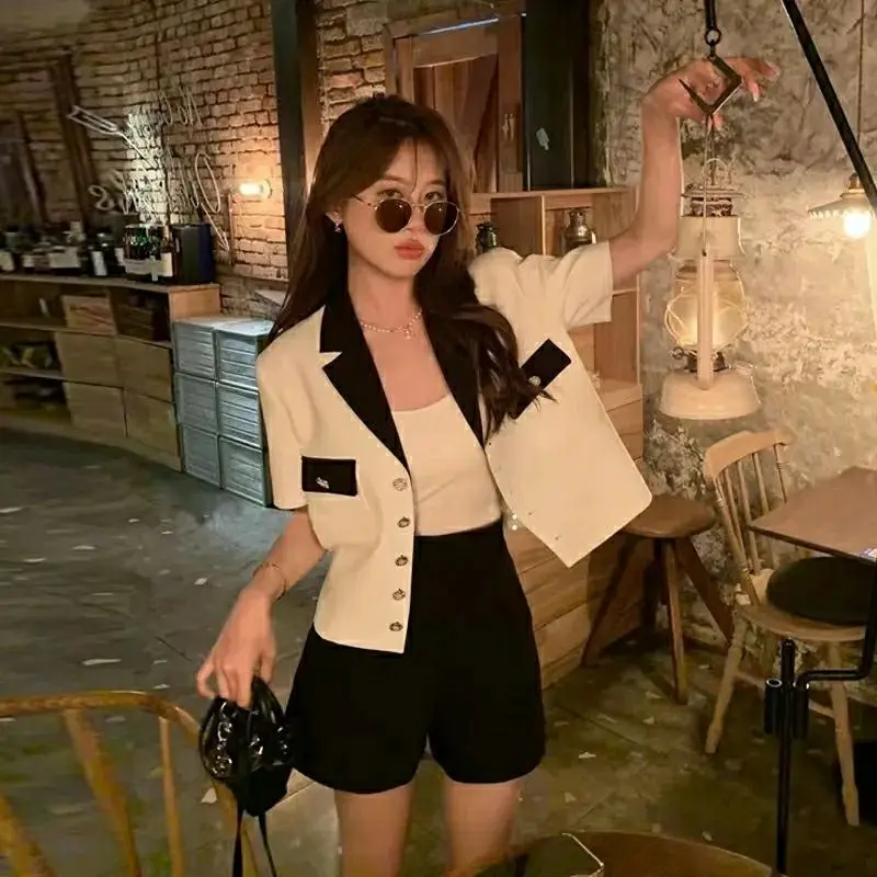 2022 Summer New Short-sleeved Fashion Comfortable Suit Jacket Women Light Luxury Sexy All-match Boutique Clothing Simple Style
2022 Summer New Short-sleeved Fashion Comfortable Suit Jacket Women Light Luxury Sexy All-match Boutique Clothing Simple Style