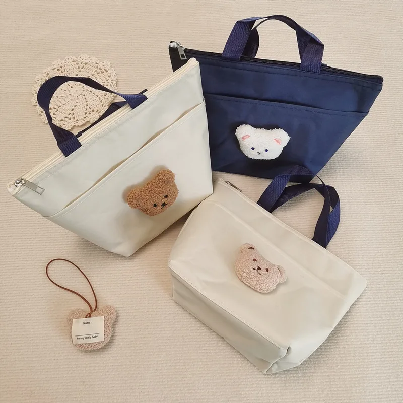 Korean Version Embroidered Bear Simple Children's Lunch Bag Heat Preservation Bag Spring Picnic Bag Handbag Fresh-Keeping Bag 
Korean Version Embroidered Bear Simple Children's Lunch Bag Heat Preservation Bag Spring Picnic Bag Handbag Fresh-Keeping Bag
