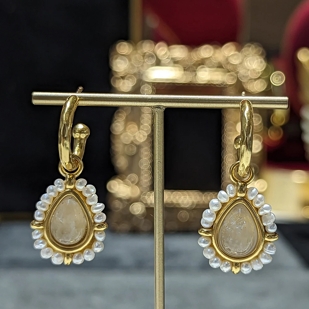 Vintage Water Drop Earrings for Women Fashion White Crystal Pearl Pendant Earrings Party Jewelry
Vintage Water Drop Earrings for Women Fashion White Crystal Pearl Pendant Earrings Party Jewelry