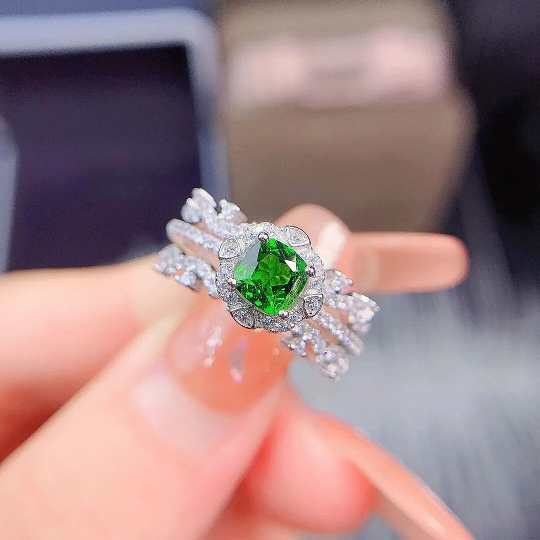 The latest 2022 sterling silver 925 Diopside Ladies Ring Elegant and noble jewelry ring wedding and engagement party
The latest 2022 sterling silver 925 Diopside Ladies Ring Elegant and noble jewelry ring wedding and engagement party