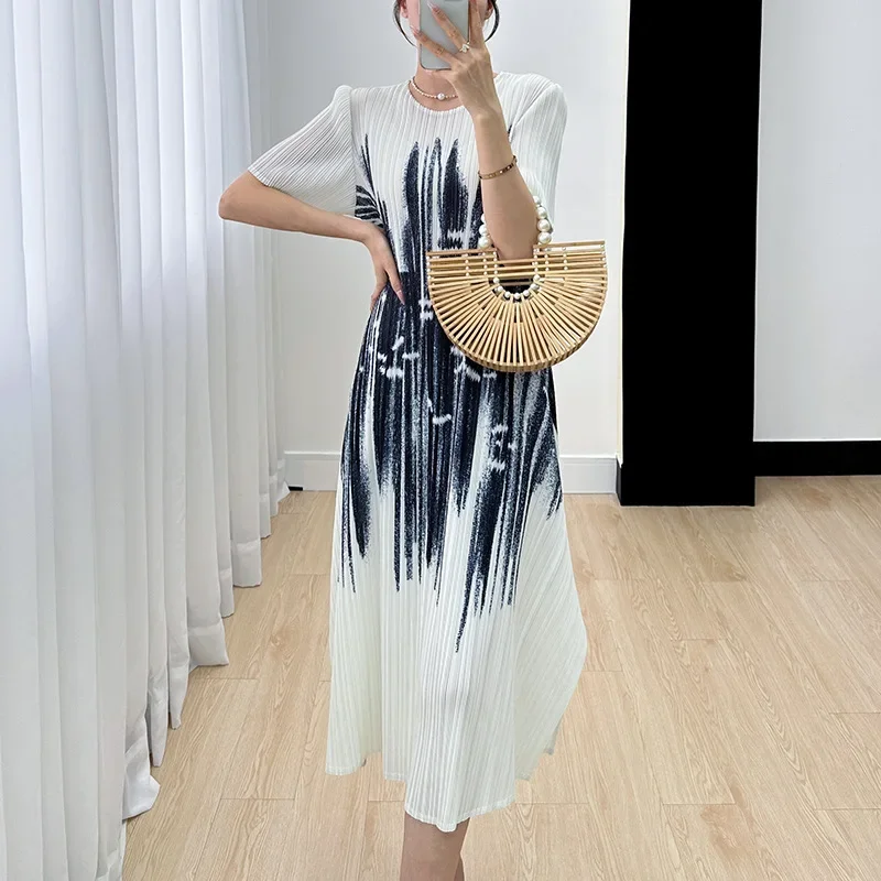 Miyake pleated dress for women 2023 summer new design creative printing fashion retro O-neck short-sleeved elegant dresses
Miyake pleated dress for women 2023 summer new design creative printing fashion retro O-neck short-sleeved elegant dresses