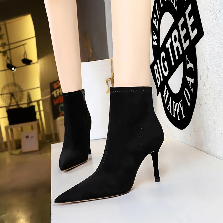 BIGTREE Shoes Suede Women Boots Fashion Women Ankle Boots Pointed Toe High-heel Boots Sexy Black Short Boots Winter Shoes Warm
BIGTREE Shoes Suede Women Boots Fashion Women Ankle Boots Pointed Toe High-heel Boots Sexy Black Short Boots Winter Shoes Warm