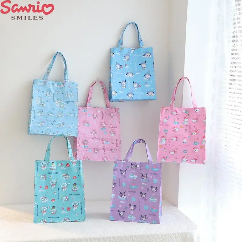 Sanrio новая кавайная сумка для хранения, водонепроницаемая мультяшная Портативная сумка для ланча, многофункциональная сумка
Sanrio новая кавайная сумка для хранения, водонепроницаемая мультяшная Портативная сумка для ланча, многофункциональная сумка
