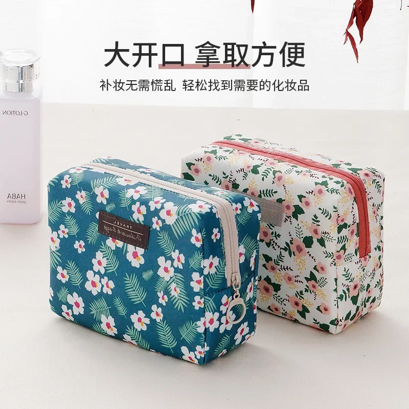 

New Cosmetic Storage Bag Cute Mini Portable Carry-on Girls Toiletry Storage Bag Travel Beauty Organizer Flower Purse Makeup Bags