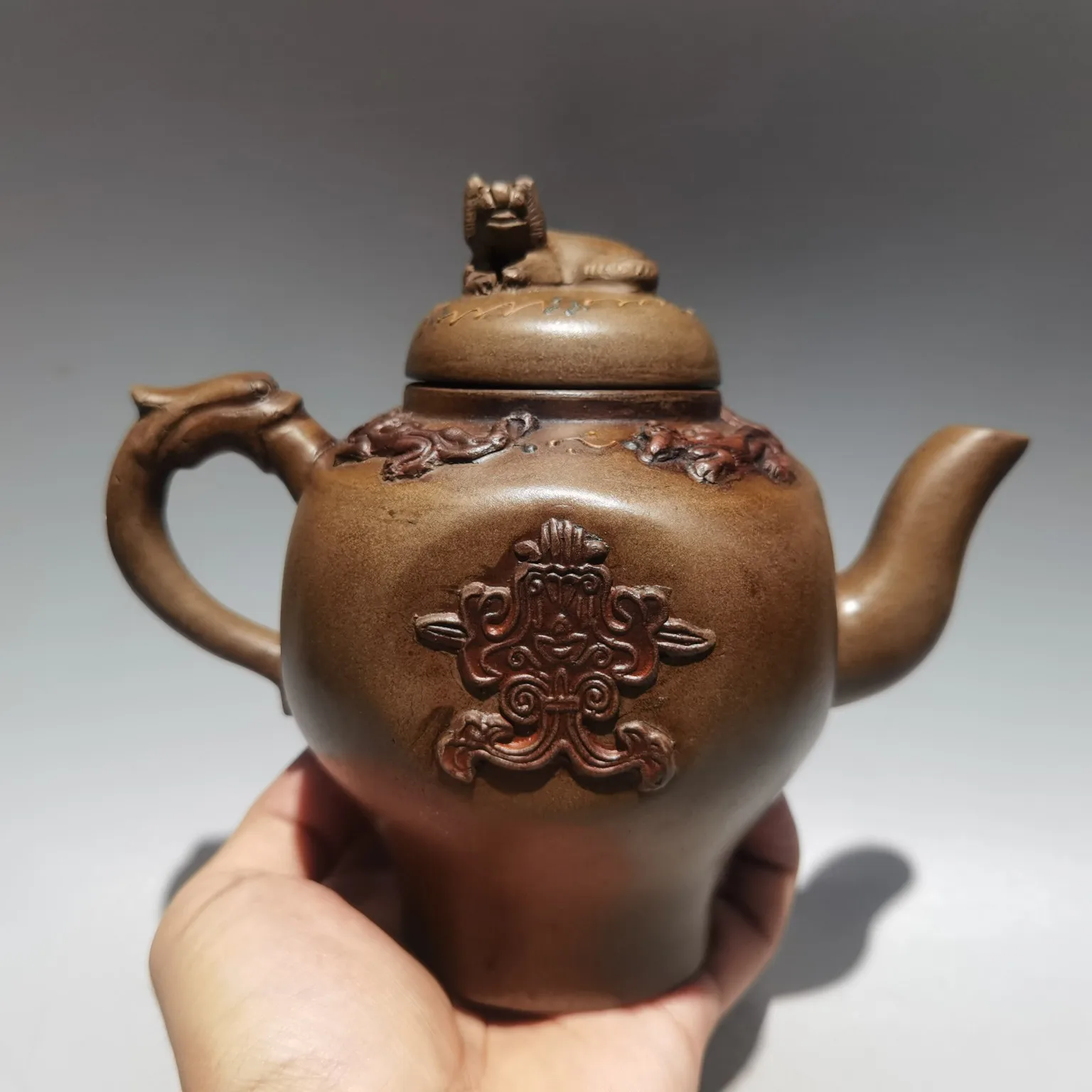 7"Chinese Yixing Purple Clay Pot mythical beast eight treasures animal pattern kettle teapot Grey mud office Ornaments
7"Chinese Yixing Purple Clay Pot mythical beast eight treasures animal pattern kettle teapot Grey mud office Ornaments