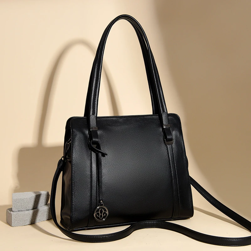 Simple Women's Leather Handbag Luxury Designer Large Capacity Shoulder Bag Ladies Trend Travel Crossbody Bag Casual Tote Bag
Simple Women's Leather Handbag Luxury Designer Large Capacity Shoulder Bag Ladies Trend Travel Crossbody Bag Casual Tote Bag