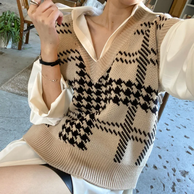 Women V-Neck Sweater Vest Sleeveless Preppy Style Knitted Vest Waistcoat Female Plaid Loose Casual All Match Jumper Knittwear
Women V-Neck Sweater Vest Sleeveless Preppy Style Knitted Vest Waistcoat Female Plaid Loose Casual All Match Jumper Knittwear