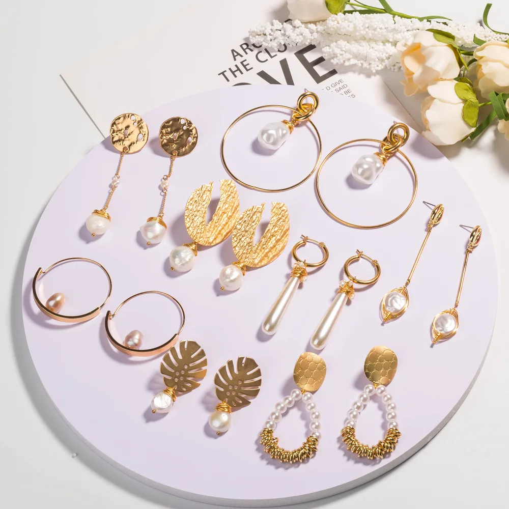 Fashionable Temperament Pearl Earrings Korean Version of The Fashion Gold Shaped Ear Hooks Manufacturers In Stock Direct Sales
Fashionable Temperament Pearl Earrings Korean Version of The Fashion Gold Shaped Ear Hooks Manufacturers In Stock Direct Sales