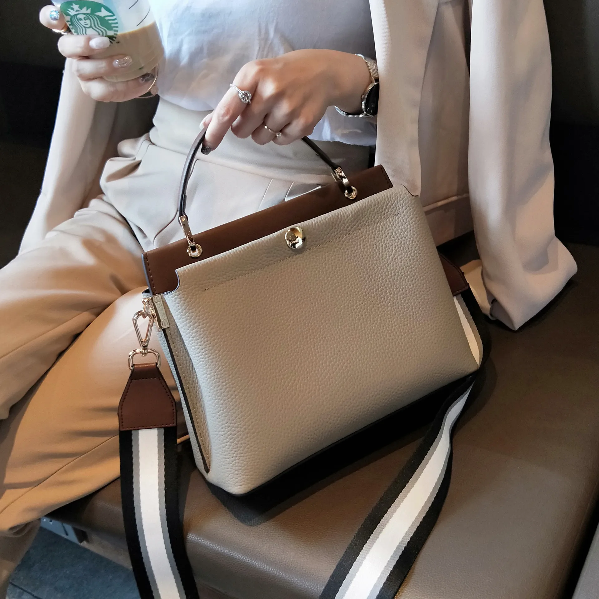 

2023 Famous Brand Design Women's Handbag 100% Genuine Leather Tote Bag All-match Real Skin Cross Body Bag Classic Satchel Purse