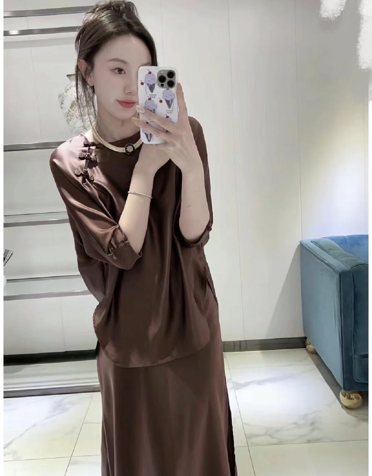 High-end fashion suit, 100% acetate silk, elegant Chinese style shirt➕skirt two-piece set
High-end fashion suit, 100% acetate silk, elegant Chinese style shirt➕skirt two-piece set