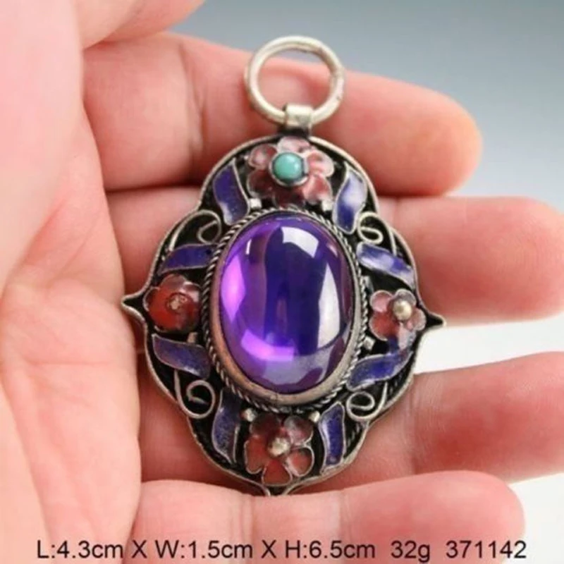 Exquisite Chinese Vintage Handwork Tibetan Silver Inlaid with Artificial Purple Zircon Pendant
Exquisite Chinese Vintage Handwork Tibetan Silver Inlaid with Artificial Purple Zircon Pendant