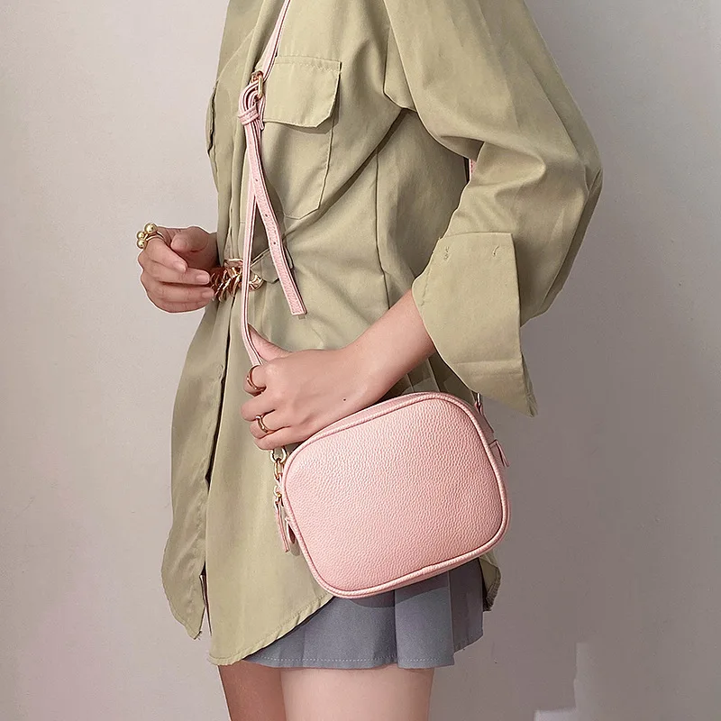 Fashion Women Handbag PU Leather Crossbody Shoulder Bags Female Solid Color Small Messenger Bag For Women Trend Cellphone Purse
Fashion Women Handbag PU Leather Crossbody Shoulder Bags Female Solid Color Small Messenger Bag For Women Trend Cellphone Purse
