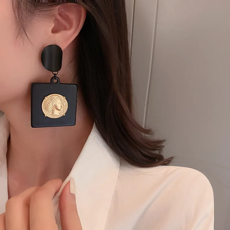 U-Magical Creative Black Square Geometric Queen Portrait Drop Earrings for Women Retro Gold Acrylic Earring Jewelry Accessories
U-Magical Creative Black Square Geometric Queen Portrait Drop Earrings for Women Retro Gold Acrylic Earring Jewelry Accessories