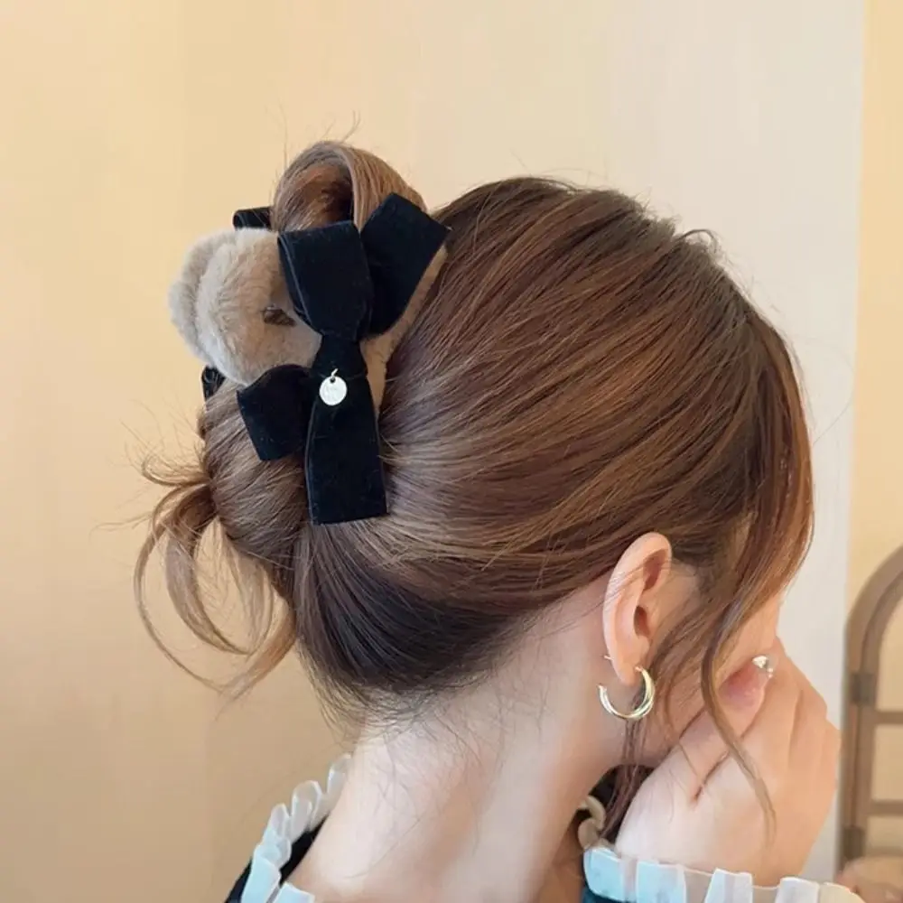 Soft Bow Plush Hair Claw Ponytail Holder Faux Fur Large Hair Crab Clip Hair Clip Hair Accessories Plush Shark Clip Women
Soft Bow Plush Hair Claw Ponytail Holder Faux Fur Large Hair Crab Clip Hair Clip Hair Accessories Plush Shark Clip Women