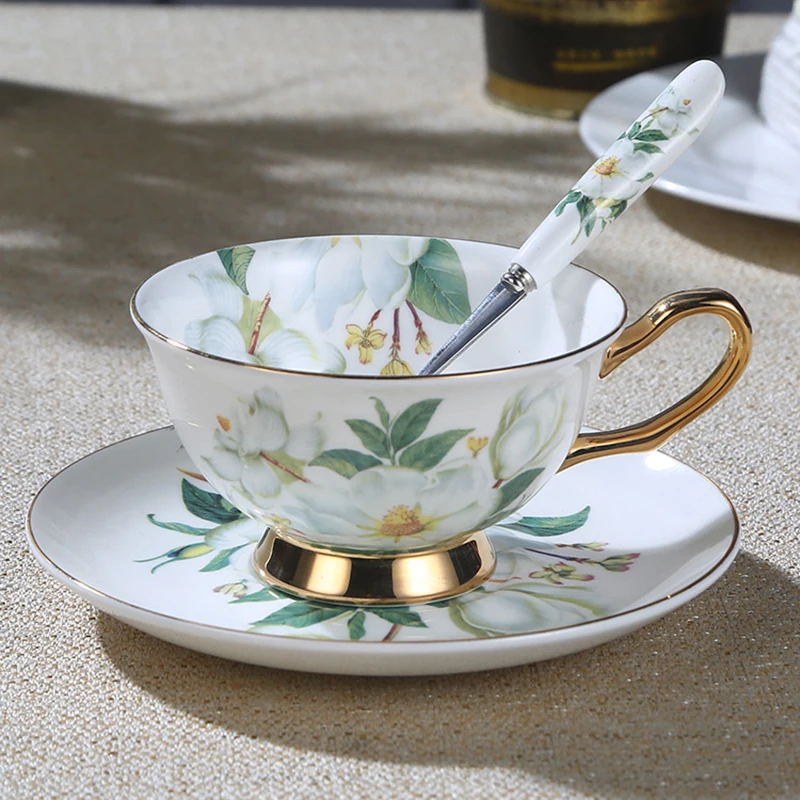 Ceramic Tea Cup Set with Classic Flower Pattern, Rural Coffee Cup and Saucer Set, British Bone China Afternoon Tea Cup
Ceramic Tea Cup Set with Classic Flower Pattern, Rural Coffee Cup and Saucer Set, British Bone China Afternoon Tea Cup