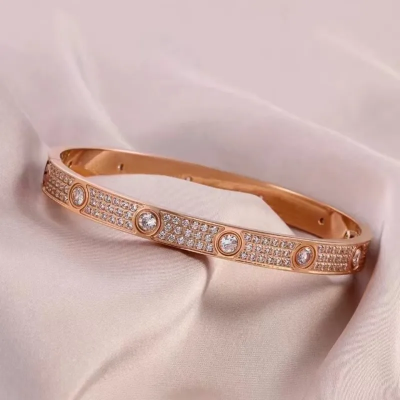 2024 New Full Zircon Titanium Steel Mens Bracelets Women Gold Plated Stainless Steel Bangle Couple Birthday Jewelry Gift
2024 New Full Zircon Titanium Steel Mens Bracelets Women Gold Plated Stainless Steel Bangle Couple Birthday Jewelry Gift