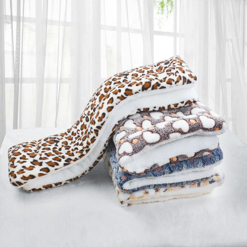 Pet Sleeping Mat Warm Dog Bed Thickened Autumn Winter Warm Cat Blanket non-slip Seat Cushion For Small Large Dogs
Pet Sleeping Mat Warm Dog Bed Thickened Autumn Winter Warm Cat Blanket non-slip Seat Cushion For Small Large Dogs