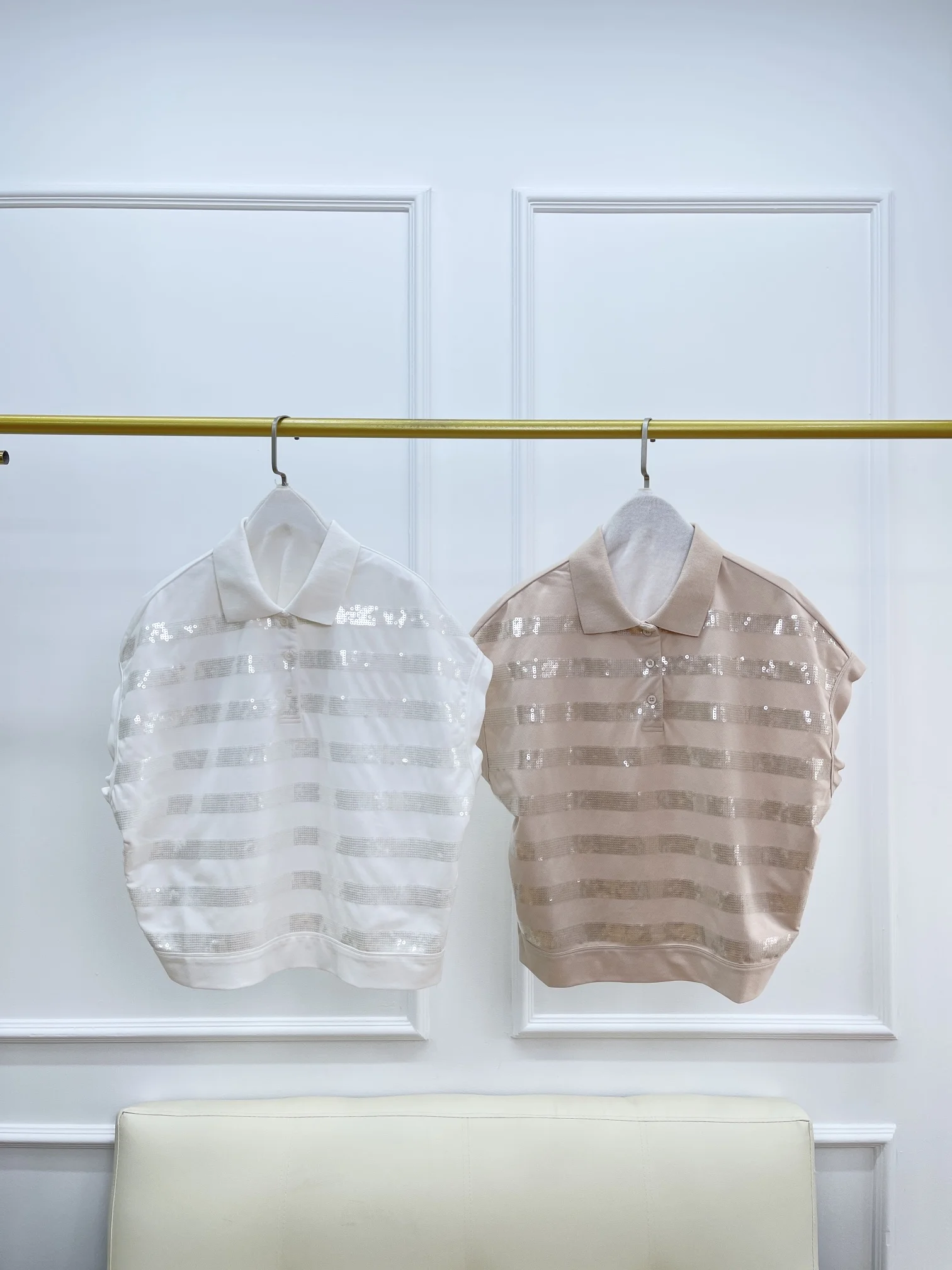 Женская футболка с короткими рукавами и воротником-поло, смешанный хлопок, Свободный Топ с блестками, новый стиль, весна и лето
Женская футболка с короткими рукавами и воротником-поло, смешанный хлопок, Свободный Топ с блестками, новый стиль, весна и лето