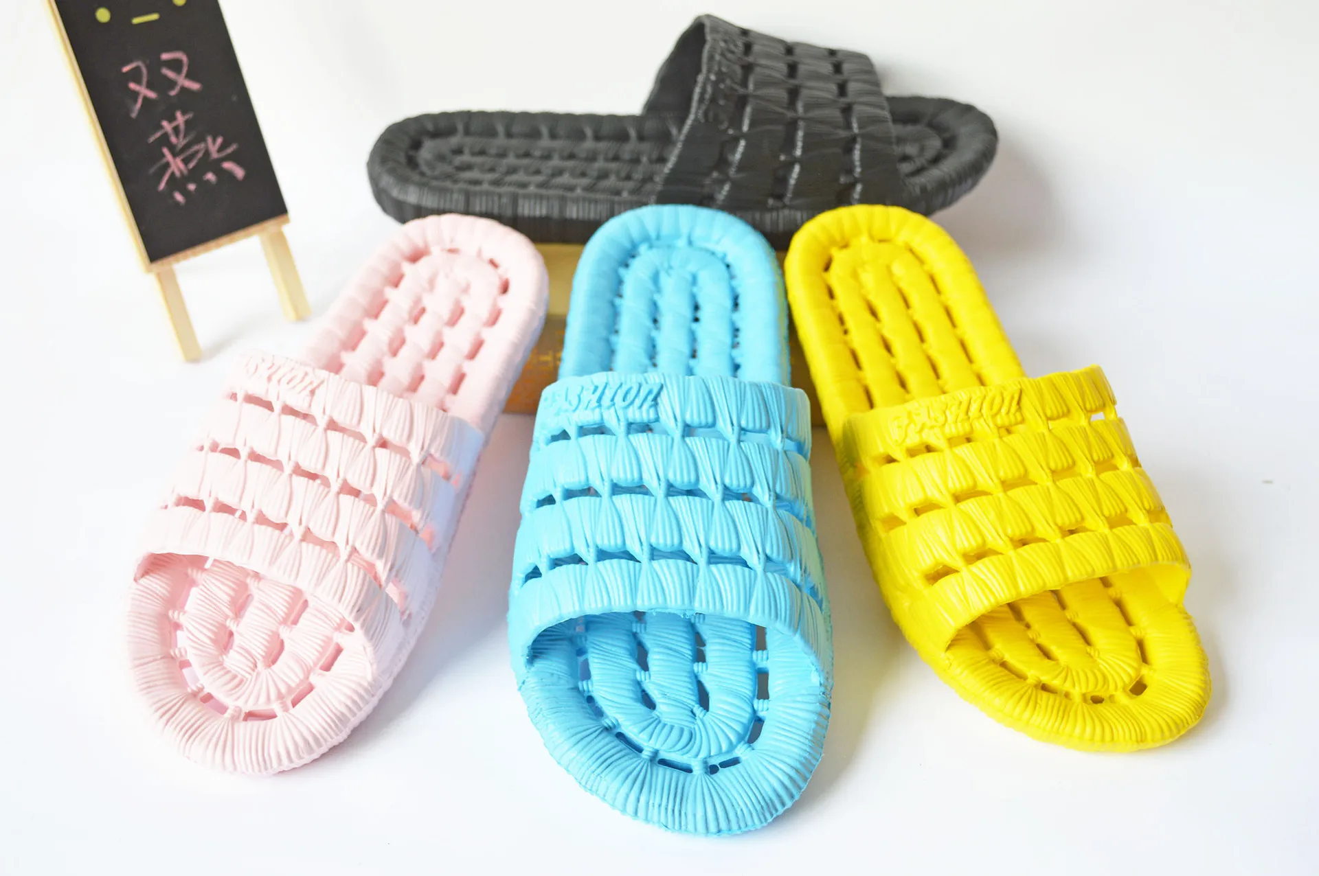 2023 summer home slippers wholesale women's soft bottom bathroom leaking slippers home slippers 16-N25
2023 summer home slippers wholesale women's soft bottom bathroom leaking slippers home slippers 16-N25