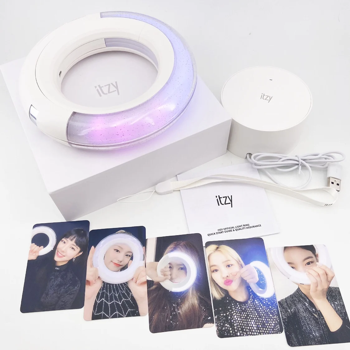 Kpop ITZY Lightstick Korea Light Stick Globe Hand Lamp Concert Lamp Hiphop Party Flash Fluorescent Toys Fans Collection Gift
Kpop ITZY Lightstick Korea Light Stick Globe Hand Lamp Concert Lamp Hiphop Party Flash Fluorescent Toys Fans Collection Gift