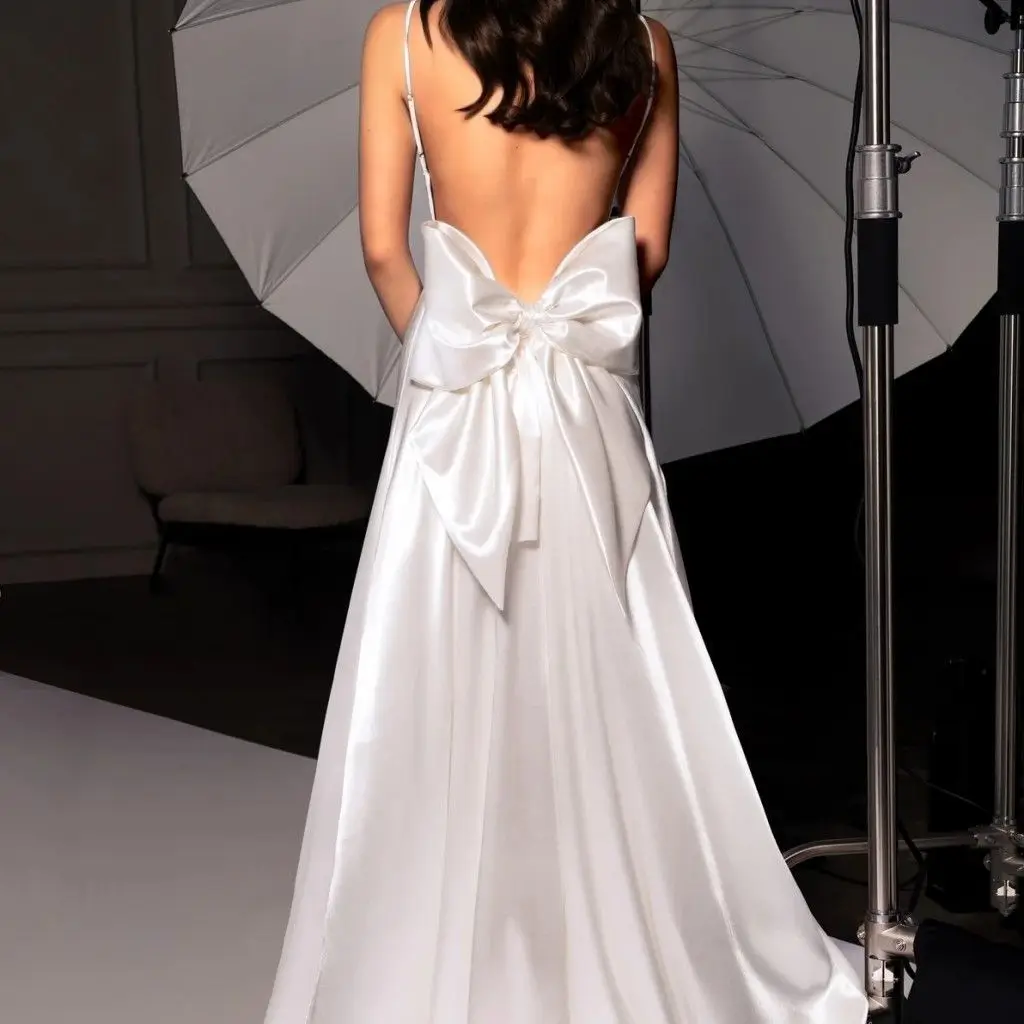

Простое свадебное платье с юбкой-годе со съемным бантом, шлейфом и V-образным вырезом, на бретельках, сексуальное свадебное платье с открытой спиной, индивидуальный пошив SWD990