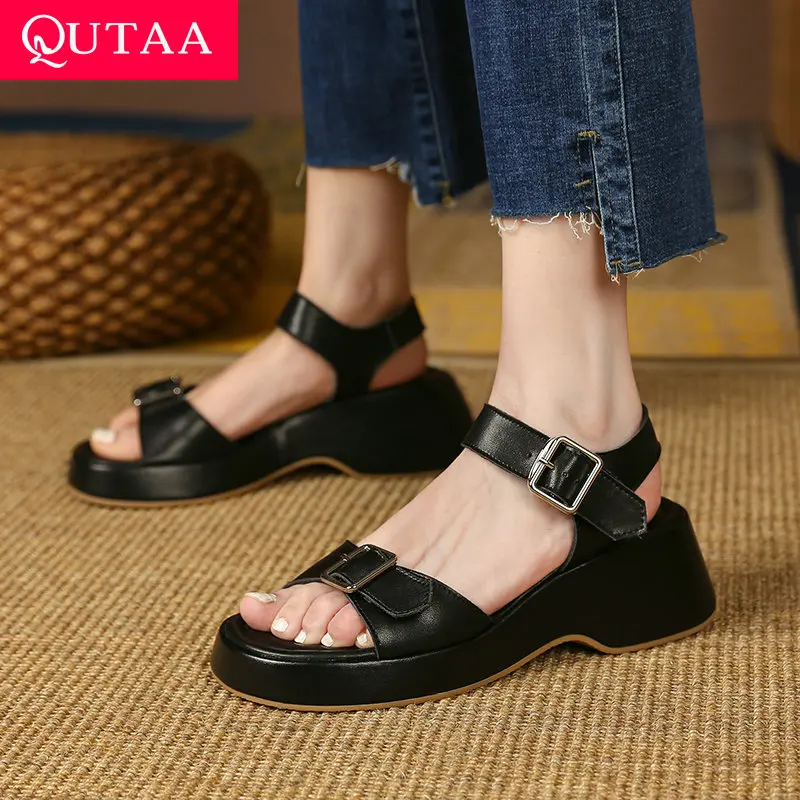 QUTAA 2022 Square Med Heel Female Shoes Back Strap Buckle Women Pumps Open Toe Summer Genuine Leather Fashion Sandals Size 34-39
QUTAA 2022 Square Med Heel Female Shoes Back Strap Buckle Women Pumps Open Toe Summer Genuine Leather Fashion Sandals Size 34-39