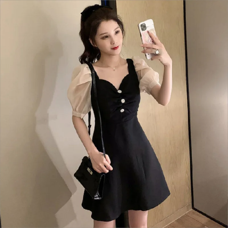2024 Dresses Female Sexy V-neck Summer Fashion A-line Black Dress Women Mesh Sleeve Stitching Retro dress
2024 Dresses Female Sexy V-neck Summer Fashion A-line Black Dress Women Mesh Sleeve Stitching Retro dress