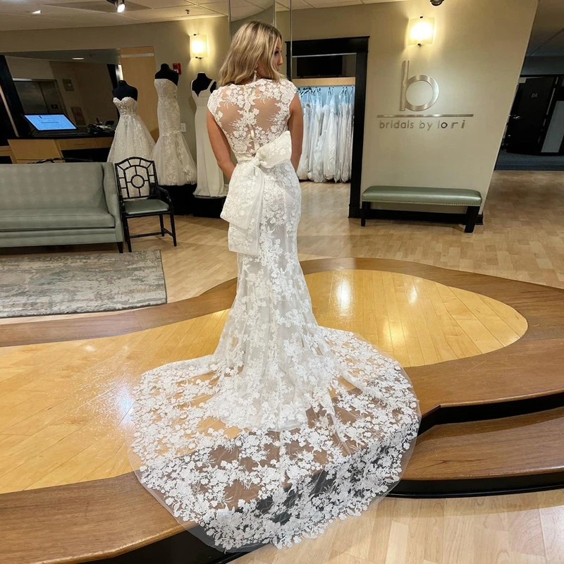 Lace Appliques Mermaid Bridal Dresses See Thru Sleeveless Long Tulle Wedding Gowns With Train Big Bow Back Flowers Wedding Dress
Lace Appliques Mermaid Bridal Dresses See Thru Sleeveless Long Tulle Wedding Gowns With Train Big Bow Back Flowers Wedding Dress