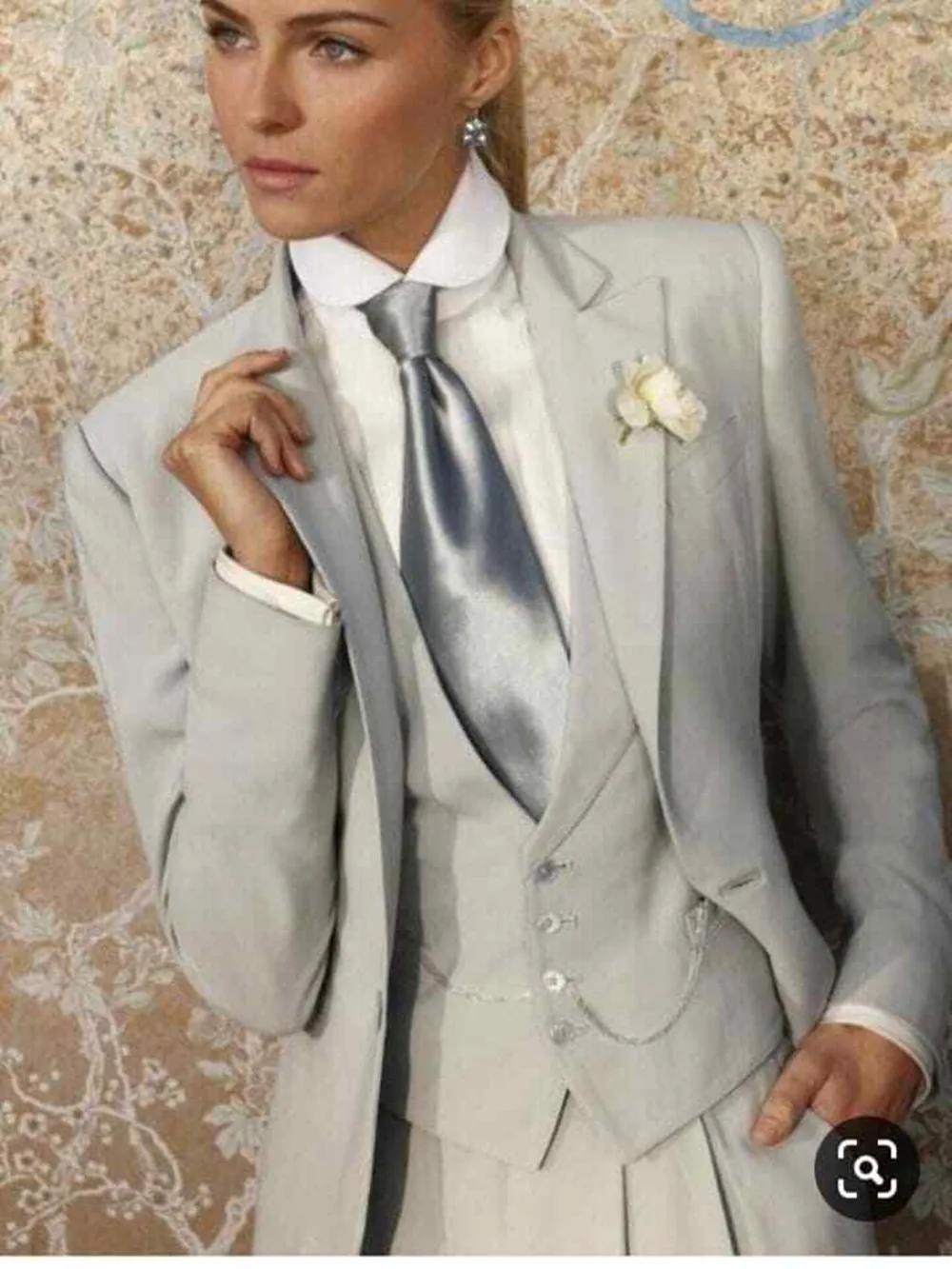 Custom Made Women Blazer Vest Pants Suit Ladies Office Business Tuxedos Formal Work Wear Suits Bespoke Jacket Trousers 3 Pcs Set
Custom Made Women Blazer Vest Pants Suit Ladies Office Business Tuxedos Formal Work Wear Suits Bespoke Jacket Trousers 3 Pcs Set