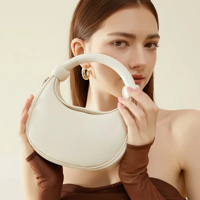 New Fashionable Genuine Leather Women's Crescent Moon Handbag In Pretty Powder Pink
New Fashionable Genuine Leather Women's Crescent Moon Handbag In Pretty Powder Pink