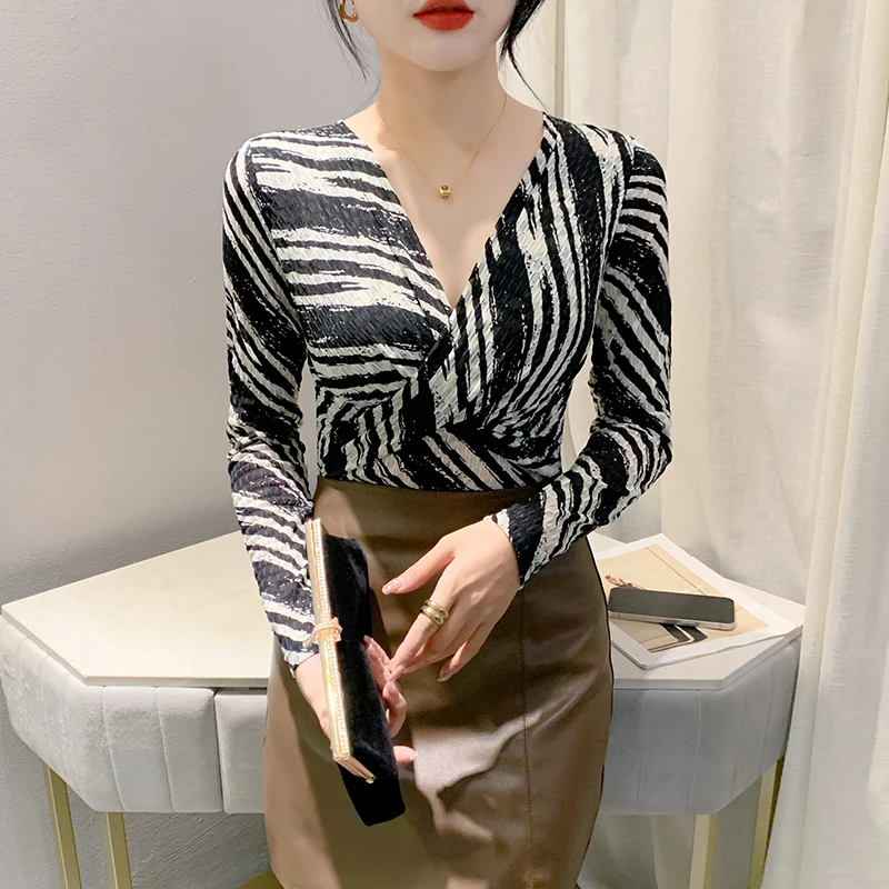 2023 Fall Winter Clothes T-Shirt Women Fashion Sexy V-Neck Cross Print Letter Tops Long Sleeve Bottoming Shirt Elastic Tees 3810
2023 Fall Winter Clothes T-Shirt Women Fashion Sexy V-Neck Cross Print Letter Tops Long Sleeve Bottoming Shirt Elastic Tees 3810