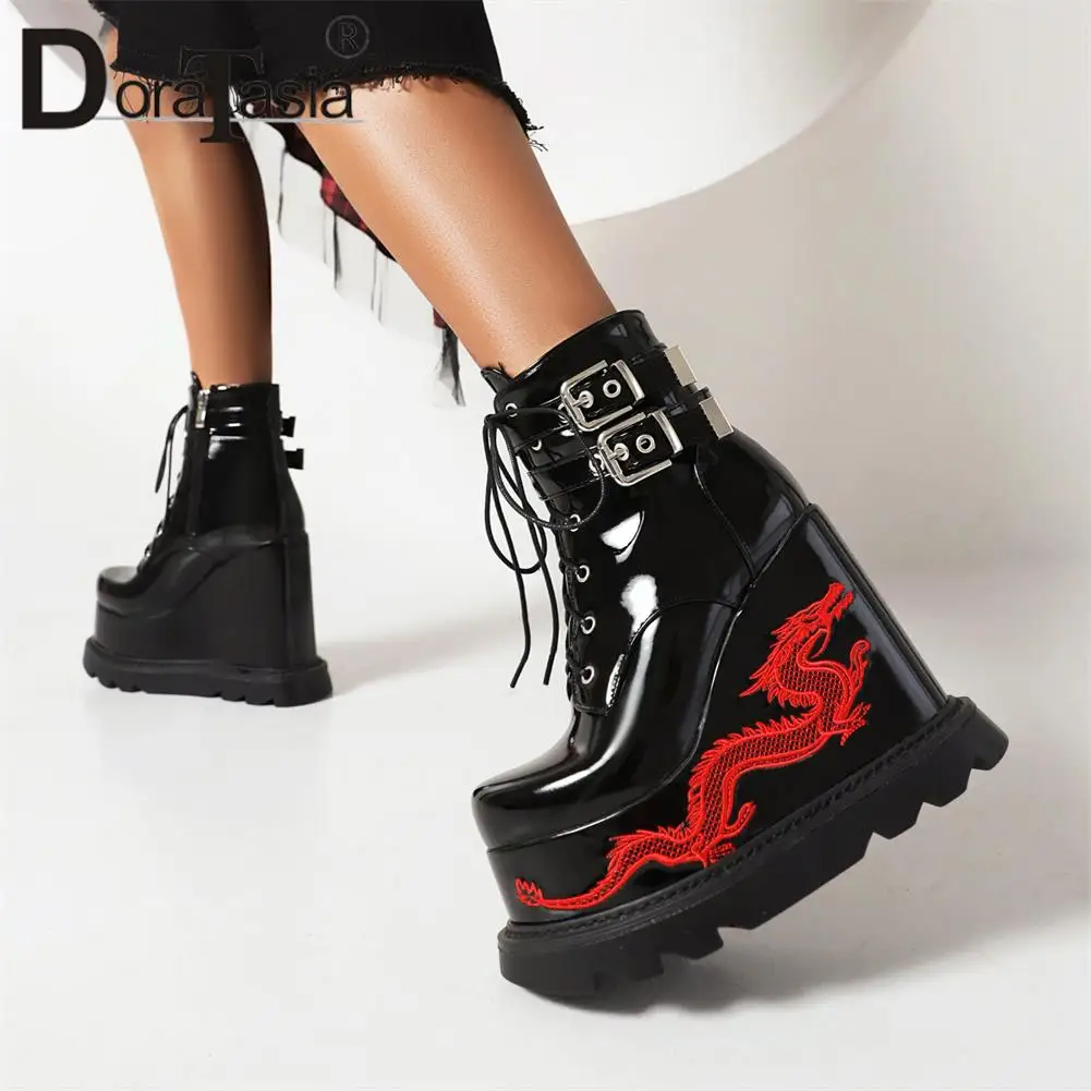 Big Size 43 New women's Wedges High Heels Boots Fashion Buckle Embroider Woman Shoes Party Street Goth Ankle Boots Ladies
Big Size 43 New women's Wedges High Heels Boots Fashion Buckle Embroider Woman Shoes Party Street Goth Ankle Boots Ladies