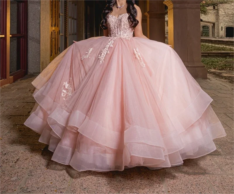 Милое бальное платье Vestido Para Quinceañera 2024 тюлевые платья до пола праздничные платья 
Милое бальное платье Vestido Para Quinceañera 2024 тюлевые платья до пола праздничные платья