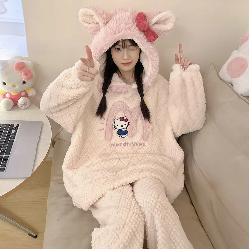 Новинка 2023, пижама Sanrio из кораллового бархата Hellokitty, Женская осенне-зимняя Домашняя одежда с капюшоном и длинными рукавами, милый фланелевый комплект
Новинка 2023, пижама Sanrio из кораллового бархата Hellokitty, Женская осенне-зимняя Домашняя одежда с капюшоном и длинными рукавами, милый фланелевый комплект