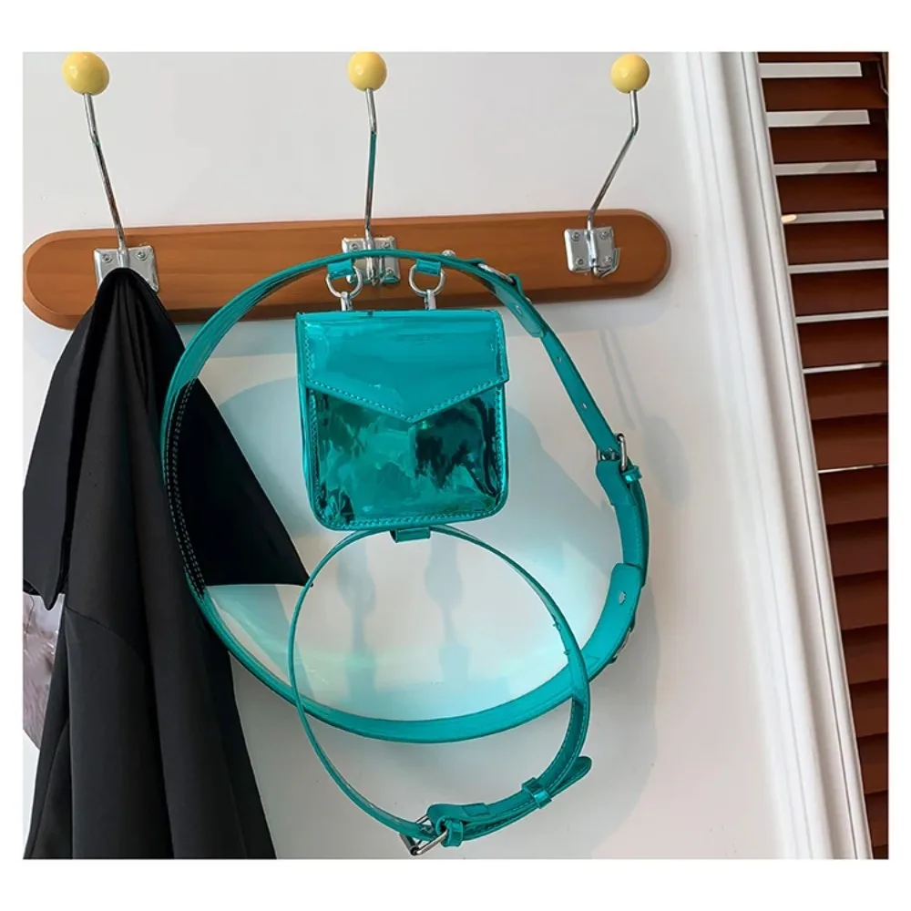 2024 поясная сумка в мотоциклетном стиле, блестящая съемная маленькая квадратная сумка, женская сумка с металлическими зеркальными ножками 
2024 поясная сумка в мотоциклетном стиле, блестящая съемная маленькая квадратная сумка, женская сумка с металлическими зеркальными ножками