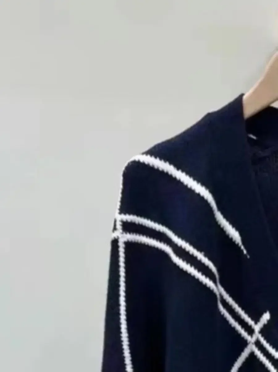 Women Knitting Sweater Striped V-Neck Long Sleeve Single Breasted Loose Cardigan
Women Knitting Sweater Striped V-Neck Long Sleeve Single Breasted Loose Cardigan