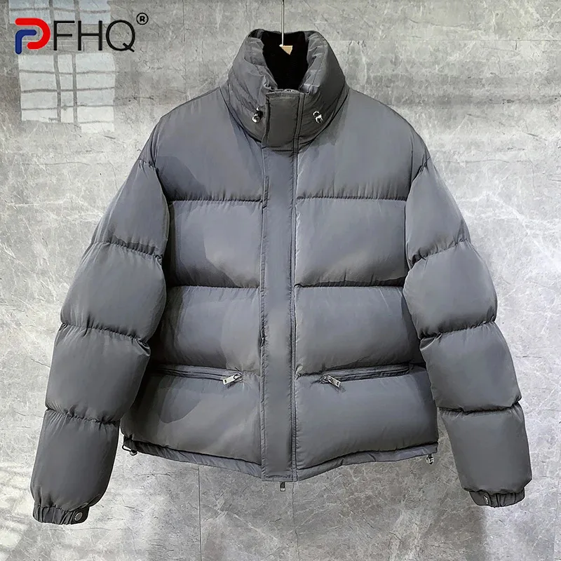 PFHQ Men's Winter Warm Padded Coat Zippers Solid Color Avant-garde Original Personality Standing Collar Cotton Jackets 21Z3102
PFHQ Men's Winter Warm Padded Coat Zippers Solid Color Avant-garde Original Personality Standing Collar Cotton Jackets 21Z3102